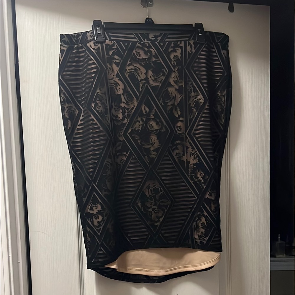 Elegant Black and nude Patterned Skirt